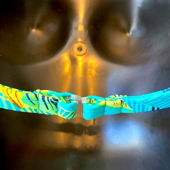 Niki Wior tropical print Halter bikini top with gold hardware NWOT size M. - Picture 5 of 6